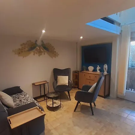 Familiale Climatisée Avec Parking, Proche Et Commerces - Fr-1-782-87 *