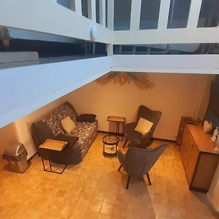 Villa Familiale Climatisée Avec Parking, Proche Et Commerces - Fr-1-782-87